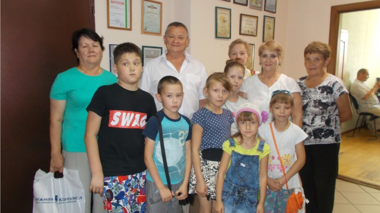 Активисты и ребята ТОС «Центральный-1» посетили кондитерскую фабрику «СМАК»