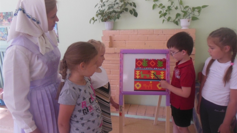 Ко Дню города Чебоксары детсадовцы готовятся, изучая чувашскую культуру