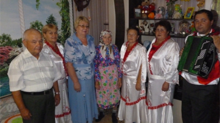 Задушевным подарком на 90-летие для Зинаиды Васильевой стало музыкальное поздравление