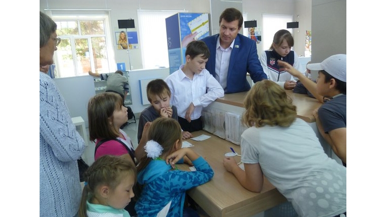 Для ребят из ТОС «Стрелка» депутат Чебоксарского городского Собрания организовал экскурсию на почту
