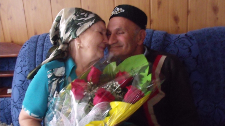 Супруги Абзалиловы из Канаша принимают поздравления с сапфировой свадьбой