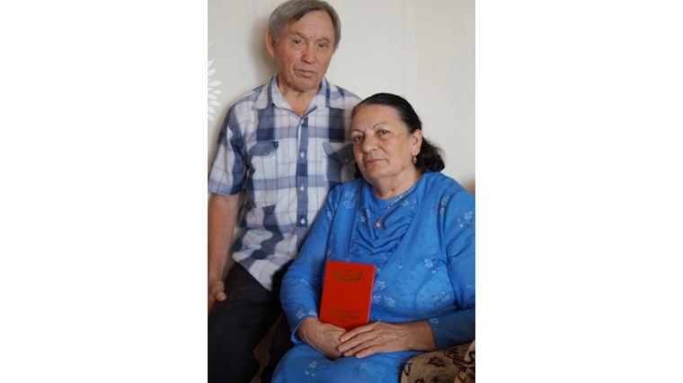 В Новочебоксарске семья Коротковых отметила изумрудную свадьбу