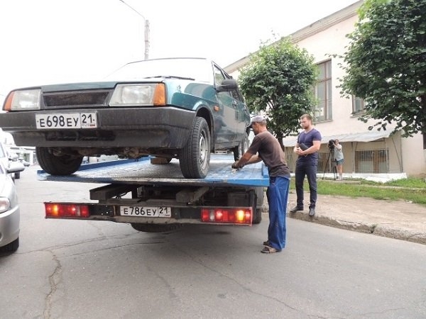 в Чебоксарах усиливают работу по эвакуации автомобилей, припаркованных с грубыми нарушениями (ИА &quot;Мангазея&quot;)