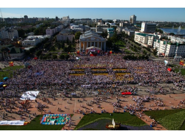 День города в Чебоксарах начался с самой массовой «Утренней зарядки со звездой» в России (ИА "Мангазея")