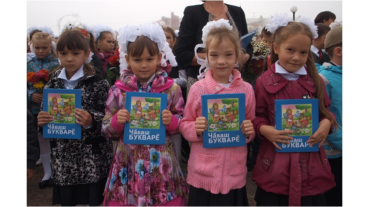 Министр имущественных и земельных отношений Анатолий Кузьмин поздравил учащихся Аликовской школы с началом нового учебного года