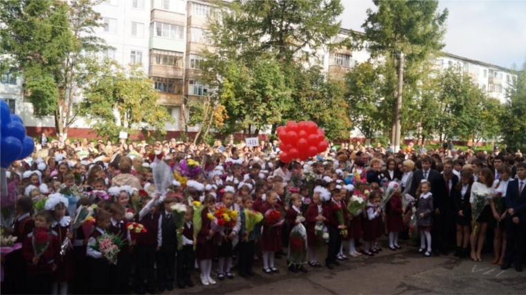 В День знаний в школах города Новочебоксарска прошли торжественные линейки