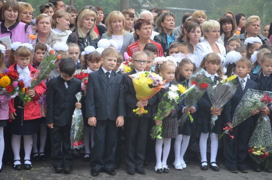 Глава администрации города Шумерли поздравила педагогов, школьников и их родителей с Днем знаний