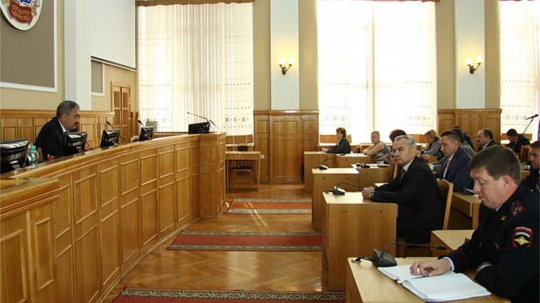 Глава города Чебоксары Леонид Черкесов провел традиционное совещание по актуальным городским вопросам