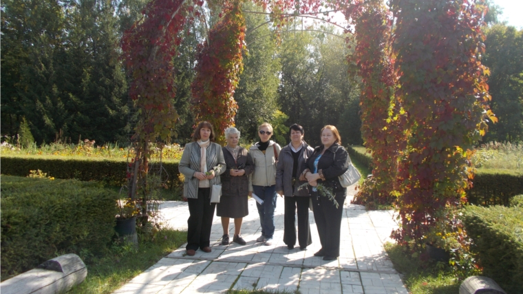 Ко Дню работников леса активисты ТОС «Центральный-1» посетили Чебоксарский ботанический сад