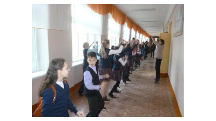 Чебоксарские школьники с удовольствием делают зарядки в рамках Международного спортивного форума «Россия – спортивная держава»