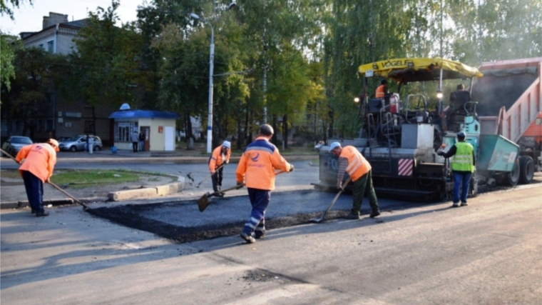 В Новочебоксарске продолжается ремонт асфальтового покрытия