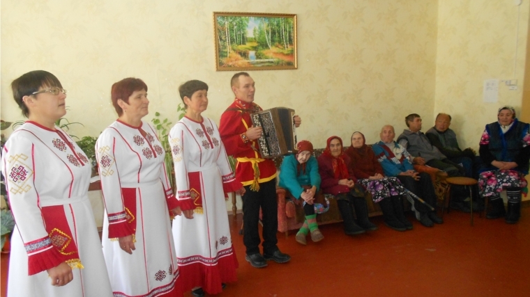 _Яльчикский район: В рамках празднования Международного дня пожилых людей прошла встреча творческого коллектива с ветеранами