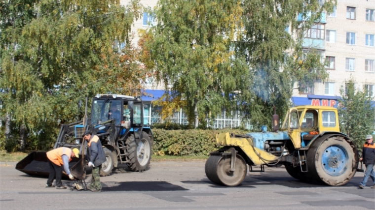 В Канаше ведется ямочный ремонт дорог