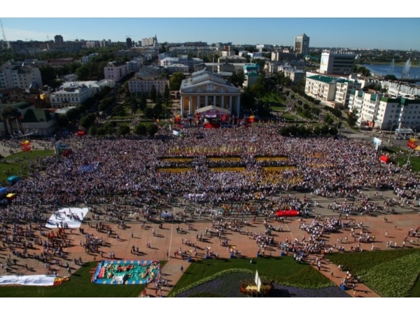 День города в Чебоксарах начался с самой массовой «Утренней зарядки со звездой» в России (ИА "Мангазея")