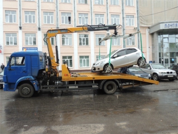 В Чебоксарах продолжается эвакуация автомобилей, припаркованных с нарушениями ("Чебоксары.ру")