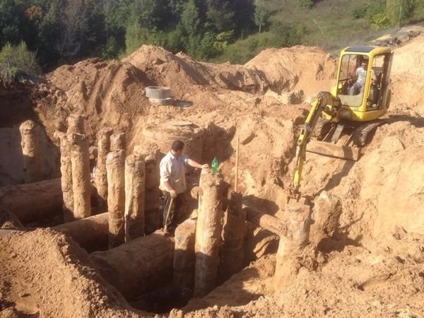В Чебоксарах кипит работа на дамбе с водоводами ("Чебоксары.ру")