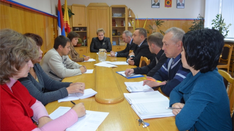 Глава администрации города Шумерли Любовь Дмитриева провела совещание по вопросам подготовки к отопительному сезону