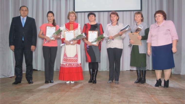 Руководитель Госслужбы поздравила педагогов Красноармейского района с профессиональным праздником