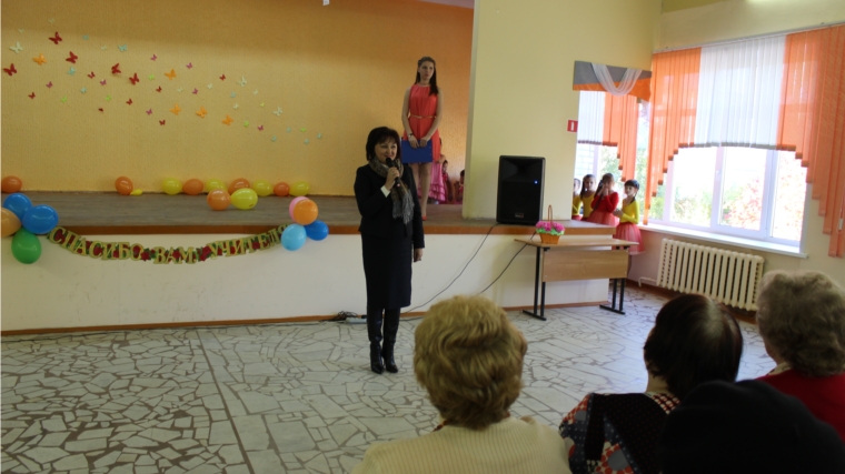 Поздравления учителям школы №17 от депутата Ирины Клементьевой
