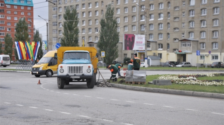 В Новочебоксарске продолжаются работы по нанесению разметки на дорогах города