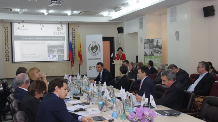 Вице-премьер Алла Самойлова приняла участие в дискуссионной сессии по проблеме сокращения двигательной активности населения