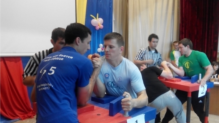 Участники чемпионата и первенства Чувашии по армспорту встретились с известным рукоборцем Расулом Чотчаевым