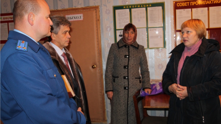 Глава администрации и прокурор Шумерлинской межрайонной прокуратуры встретились с жителями Шумерлинского района