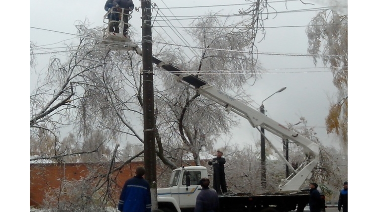 Силами ОСП «Чебоксарские электрические сети» на линиях электропередач в г.Чебоксары ликвидировано около 80 обрывов