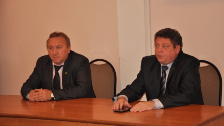 Олег Матвеев и Олег Бирюков провели рабочую встречу с председателями ТОС Новочебоксарска