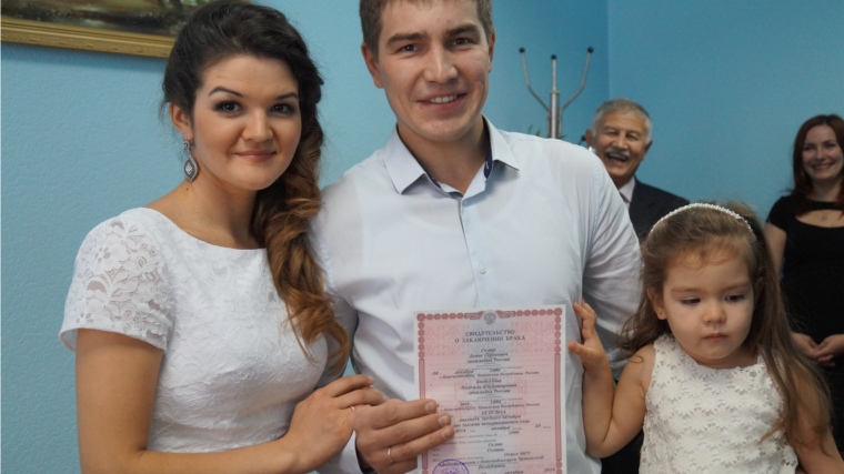 В отделе ЗАГС города Новочебоксарска зарегестрирована 1000-ая юбилейная пара 2014 года