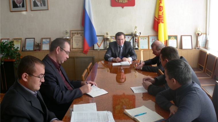 Глава Ядринской районной администрации Владимир Кузьмин провел совещание по подготовке автомобильных дорог к зиме