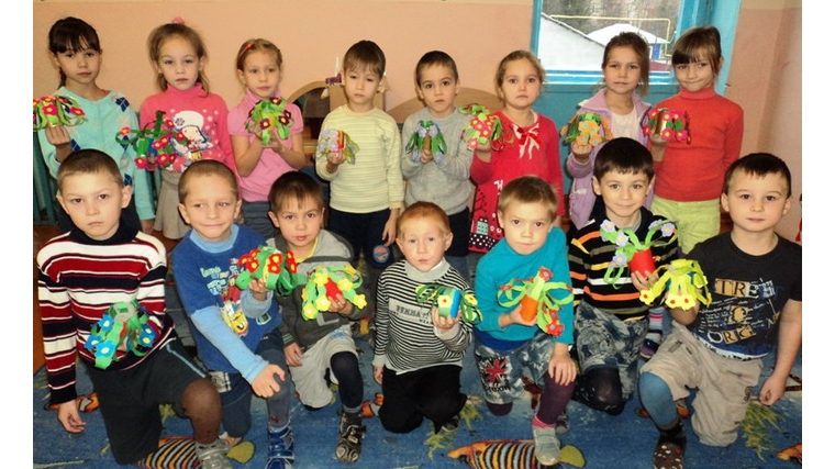 Дошкольники Янтиковского района готовят подарки для своих мам