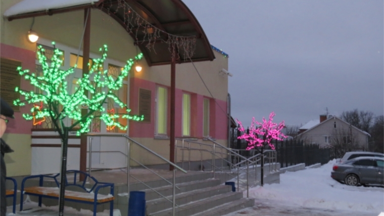 Ленинский район: тренд новогоднего оформления - много света и ярких огней на улицах города