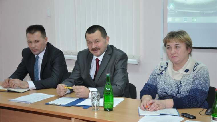 Глава администрации Батыревского района встретился с активом профсоюзов сферы образования