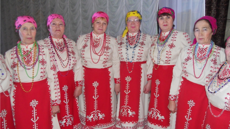 Фольклорная группа Саланчикского народного хора на сцене Атнарского СДК