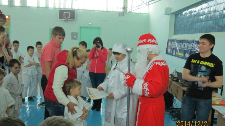 В Ленинском районе г.Чебоксары прошел большой семейный спортивный праздник &quot;Новогодние старты&quot;