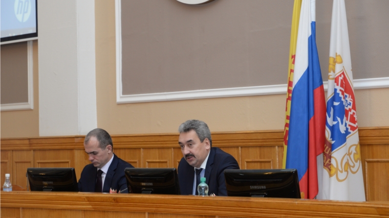 Глава города Чебоксары Леонид Черкесов провел завершающую планерку рабочей недели уходящего 2014 года