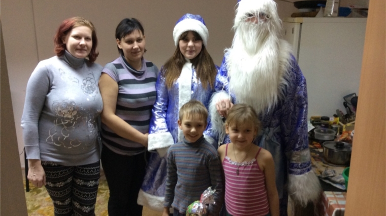 Молодежное правительство Ленинского района совместно с ТОС «Кукшумка» поздравили с Новым годом детей беженцев из Украины