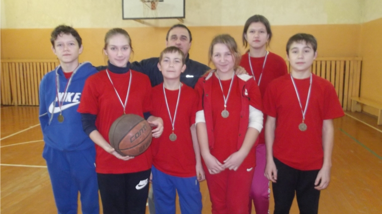 В Шемуршинском районе прошли финальные игры чемпионата по баскетболу «КЭС-Баскет»