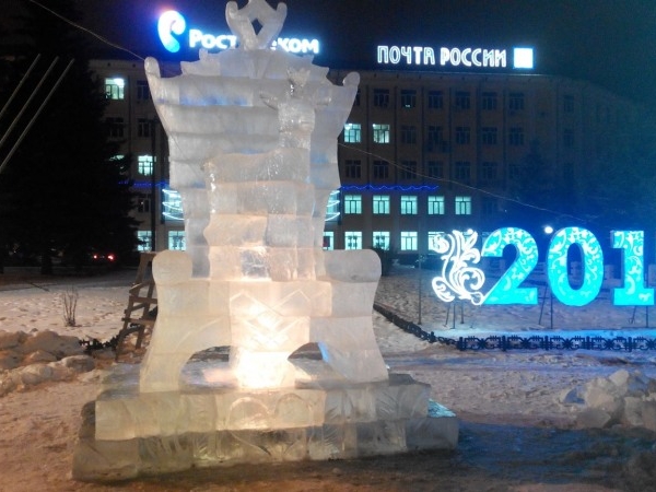 В центре Чебоксар установили ледяной символ Нового 2015 года Козы ("Чебоксары.ру")