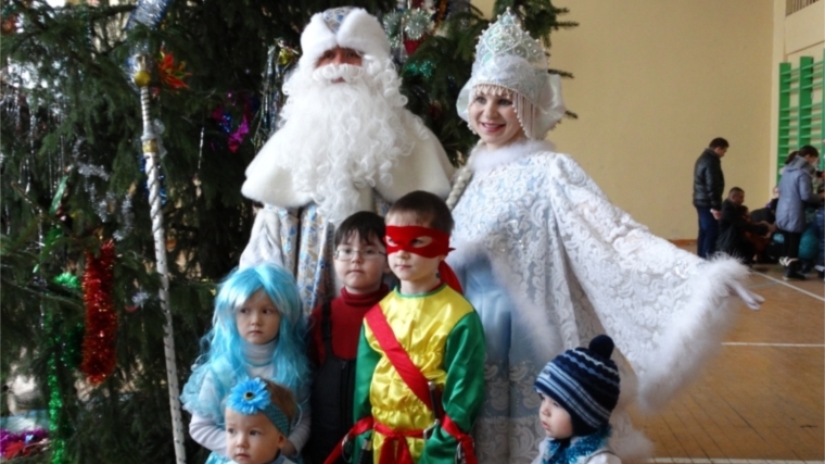 Чувашский государственный театр кукол принял участие в Рождественской елке Главы Красночетайского района