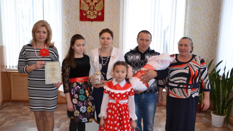 Первой новорожденной 2015 года в Алатырском районе стала девочка Оксана
