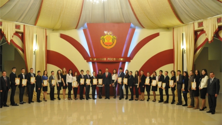 Глава Чувашии Михаил Игнатьев вручил талантливой молодежи свидетельства на получение специальных стипендий за особую творческую устремленность