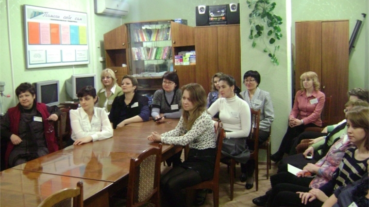 _Сотрудники Центра занятости населения города Алатыря обсудили Послание Главы Чувашской Республики