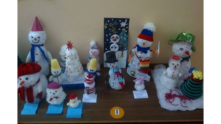 В детском саду города Канаша прошла выставка &quot;Парад снеговиков&quot;.