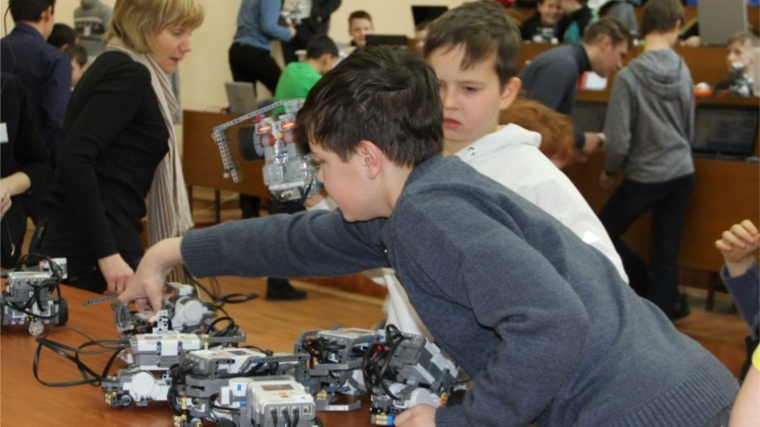 36 школьных команд приняли участие в республиканских командных соревнованиях по робототехнике «Биатлон» и «Траектория»