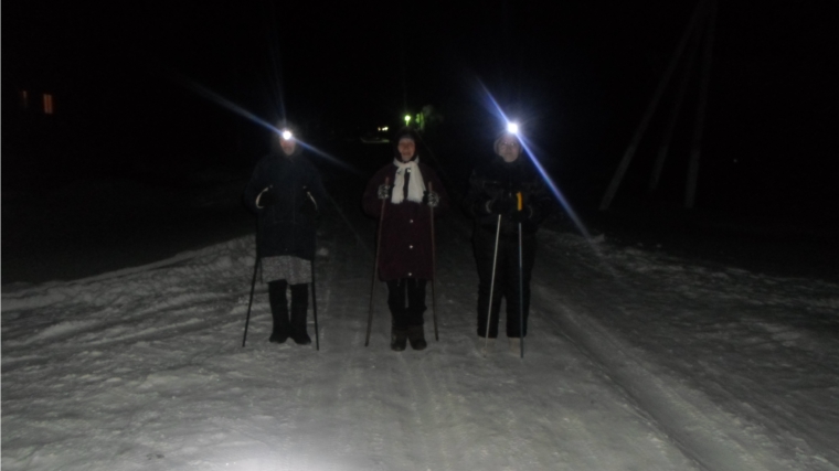 Любители скандинавской ходьбы провели акцию «При свете фонарей».