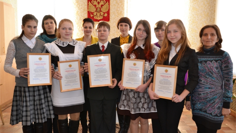 Лучшие ученики получили стипендии от депутата Госсовета Чувашии Юрия Кислова