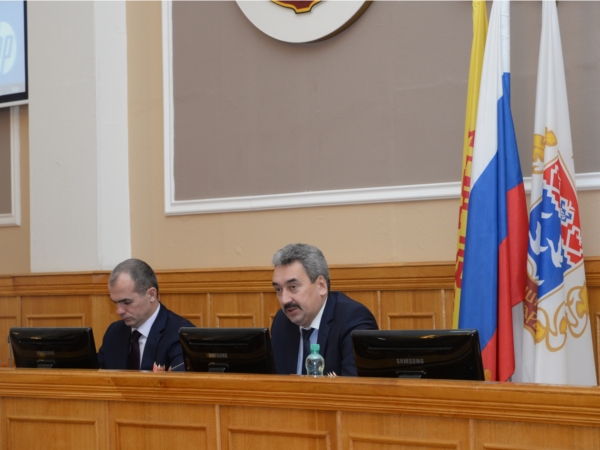 Глава города Чебоксары Леонид Черкесов провел завершающую планерку рабочей недели уходящего 2014 года