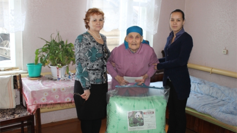 90-летний юбилей отпраздновала ветеран Великой Отечественной войны Смирнова Александра Никоноровна
